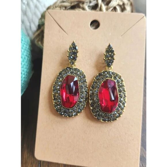 🦃50% OFF $20🦃Red Oval Crystal Shaped Earrings With Push Back - Picture 5 of 8